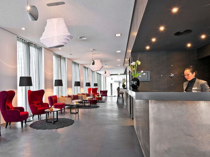 דלפק מאבן מצופה מתכת