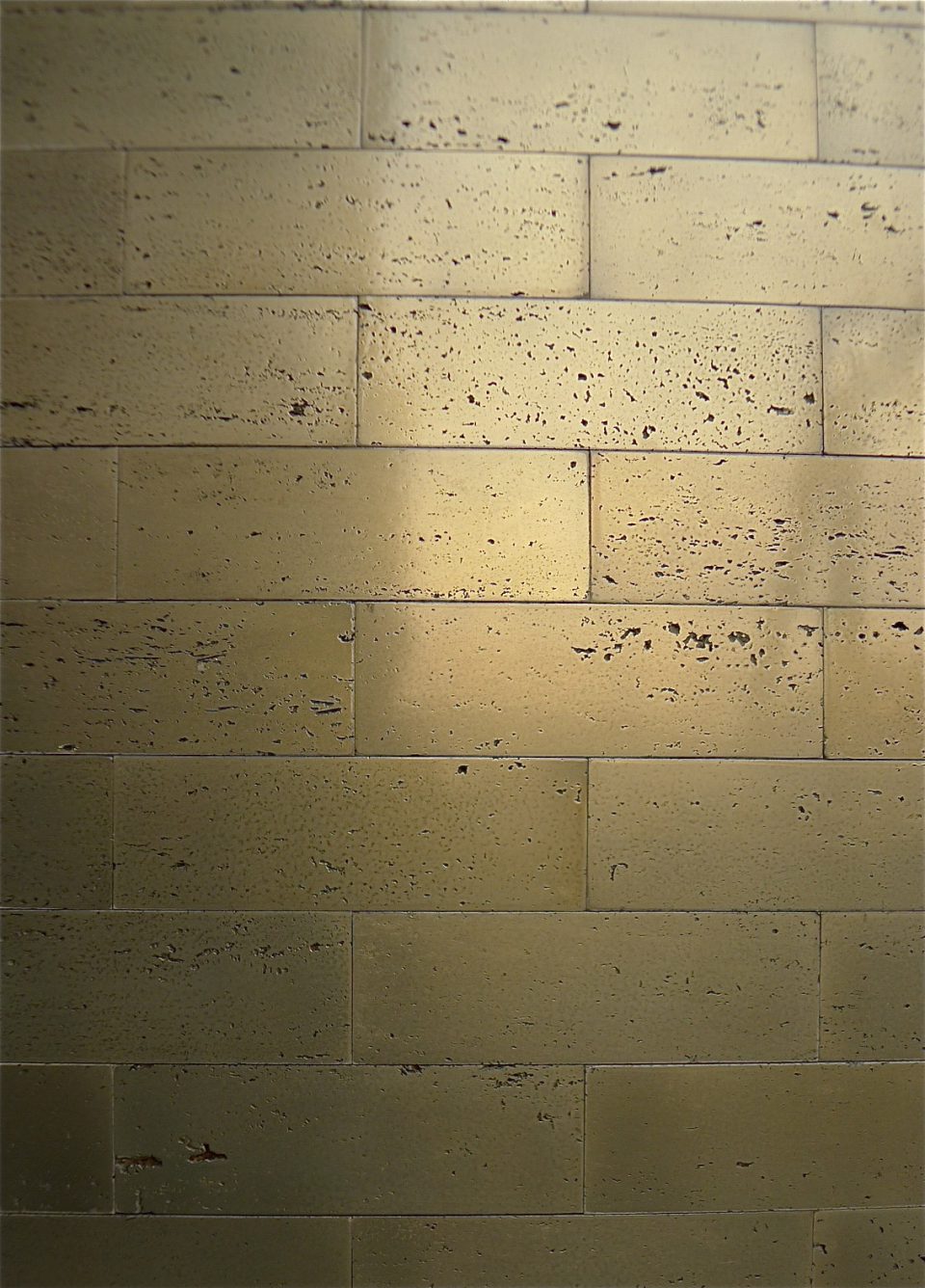 בריקים בציפוי מתכת