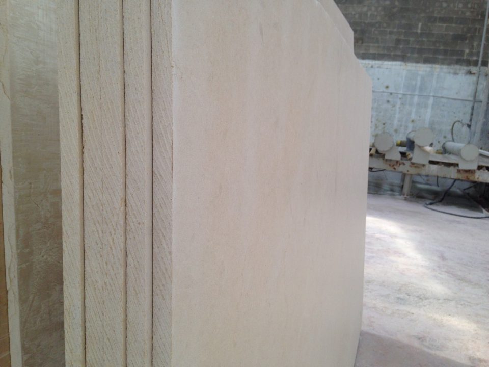 לוחות שיש אייסטון