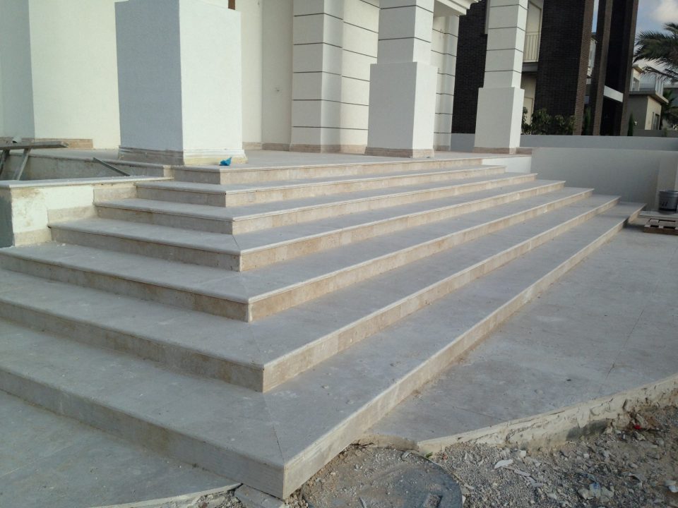 שיש למדרגות